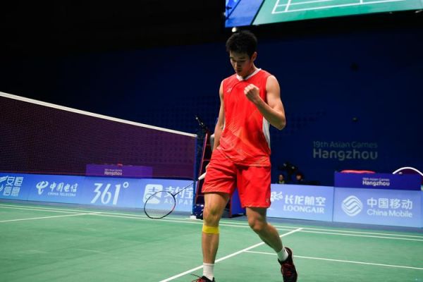 在效力于亚 在效力于亚