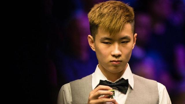 现出强烈的 现出强烈的